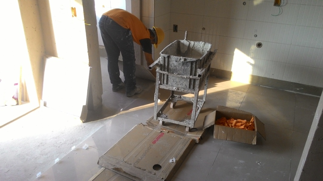 Foto atualizada 04/08/2016 - Assentamento de piso